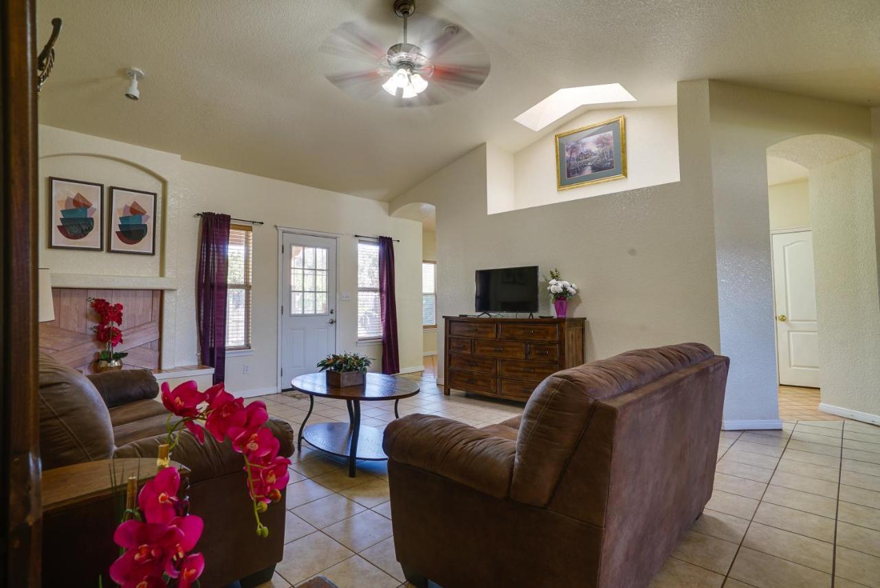 Convenient Las Cruces Home With Patio And Grill! Exterior photo